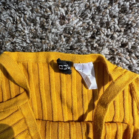 Mustard colored knit top - Picture 2 of 2